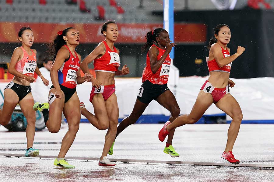 女子800メートル決勝で4位に終わった久保凛(左端)【写真:ロイター】