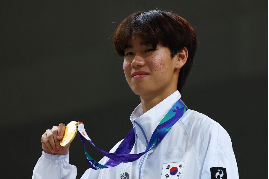 男子ストリートで優勝した韓国のカン・ジュニ【写真:ロイター】