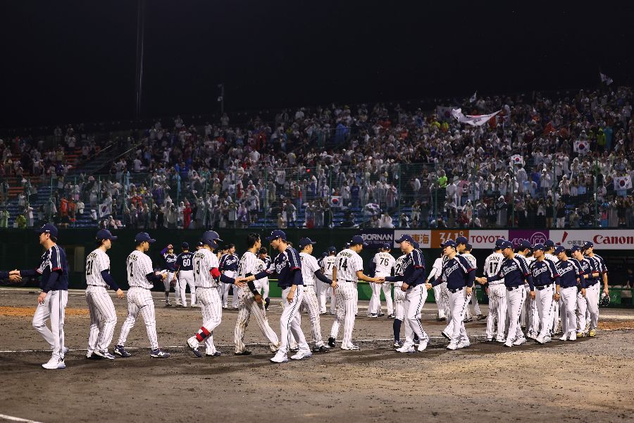 アジア大会の野球決勝を戦った日本と韓国【写真:大金拳一郎/アフロスポーツ】