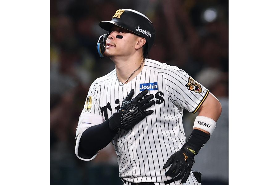 衝撃的な38号2ランを放った阪神の佐藤輝明【写真：産経新聞社】