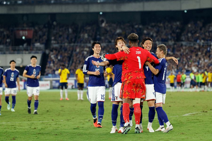 サッカー日本代表とエクアドルの試合に大物アスリートが観戦に訪れていた【写真:アフロ】