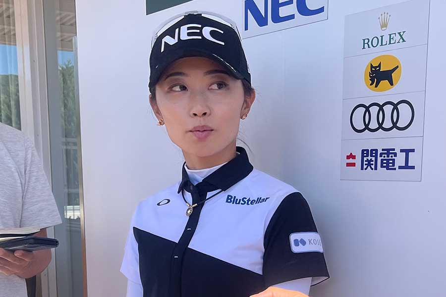 囲み取材に応じた安田祐香【写真:編集部】