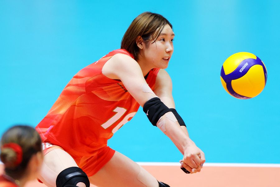 バレー日本代表の鴫原ひなた【写真:西村尚己/アフロスポーツ】