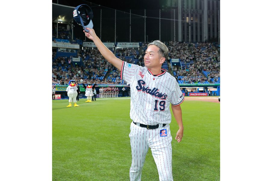引退セレモニーを行ったヤクルトの石川雅規【写真:産経新聞社】
