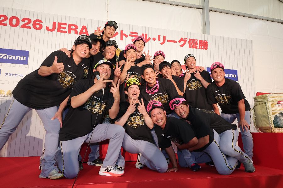 祝勝会で喜ぶ阪神ナイン【写真:現場代表撮影】