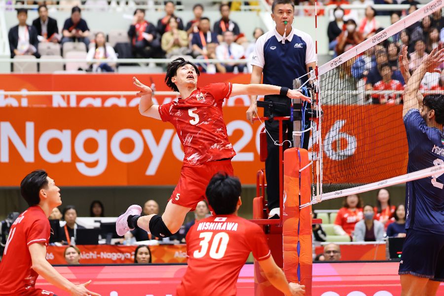 決勝でスパイクを放つ大塚達宣【写真：アフロスポーツ】