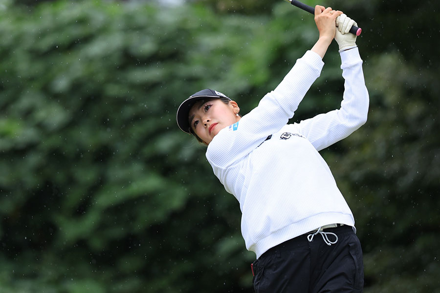 日本女子オープン最終日をプレーする桑木。申ジエに敗れ2位だった【写真：JGA提供】