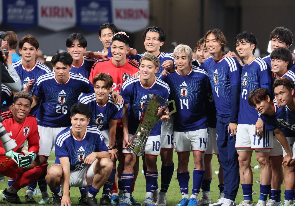 キリンカップで優勝したサッカー日本代表【写真：つのだよしお/アフロ】