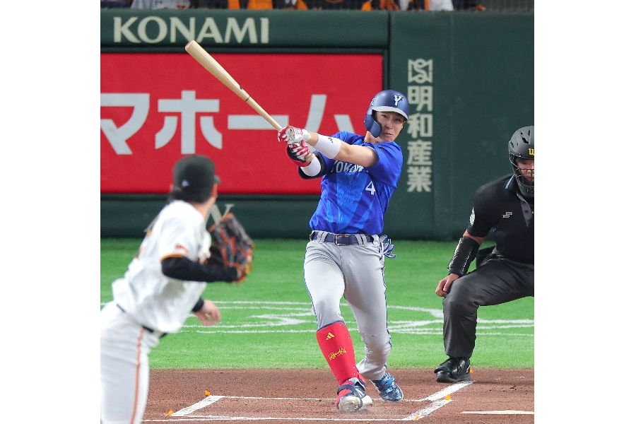 本塁打を放つDeNAの度会隆輝【写真：産経新聞社】