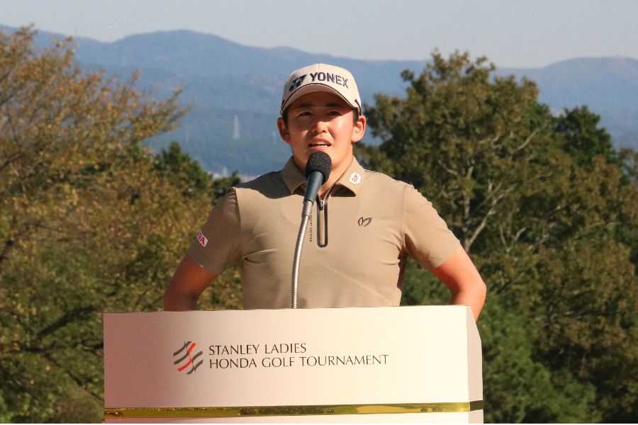 優勝した岩井明愛【写真:柳田通斉】