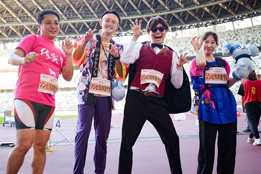 「ゾンビRUN友サガ」のメンバーと共に、国立競技場を力走した【写真：中戸川知世】