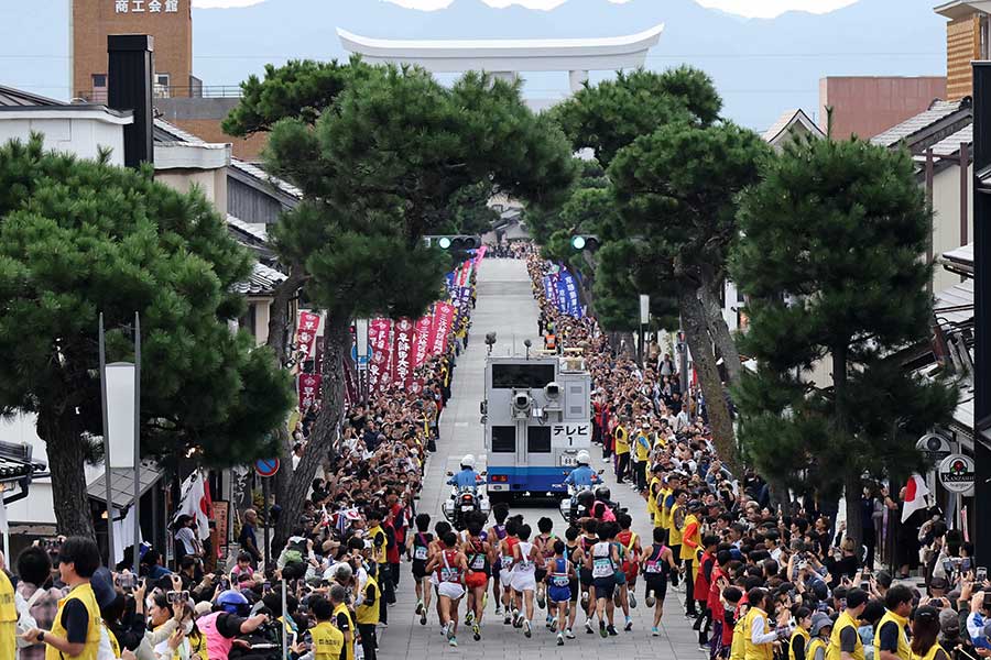 出雲駅伝は早大が大会新記録で優勝【写真：栗木一考】