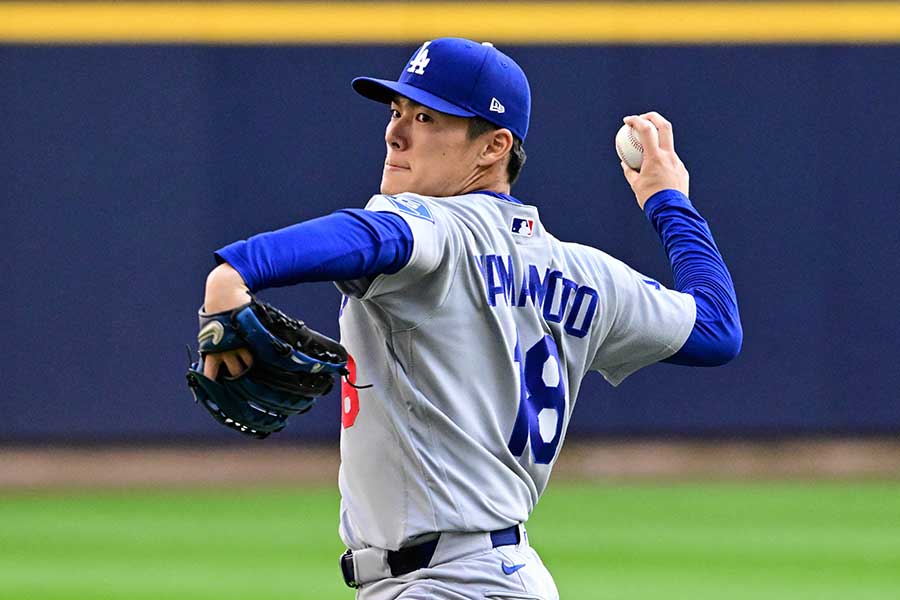 ブルワーズ戦に先発登板したドジャースの山本由伸【写真：ロイター】