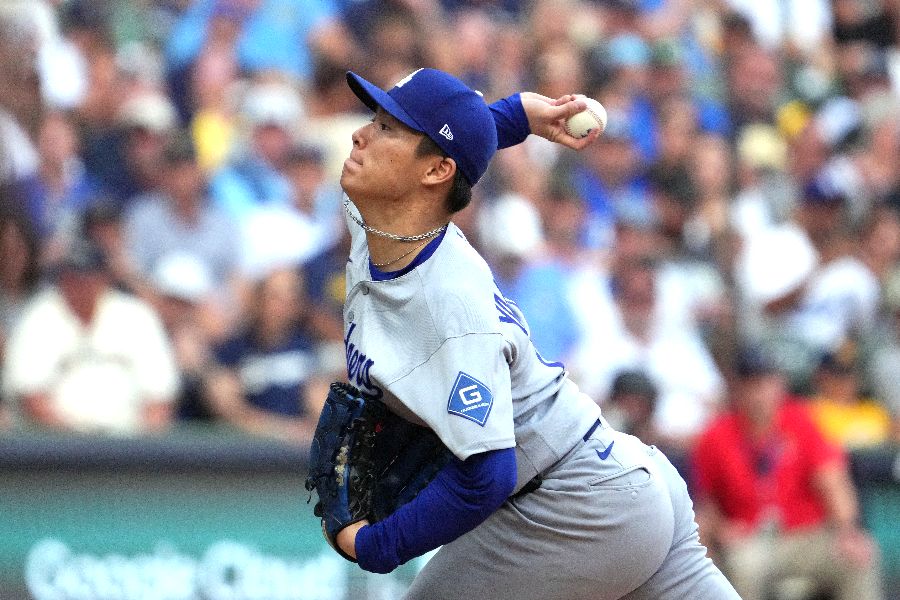 先発のマウンドに上がったドジャースの山本由伸【写真：ロイター】