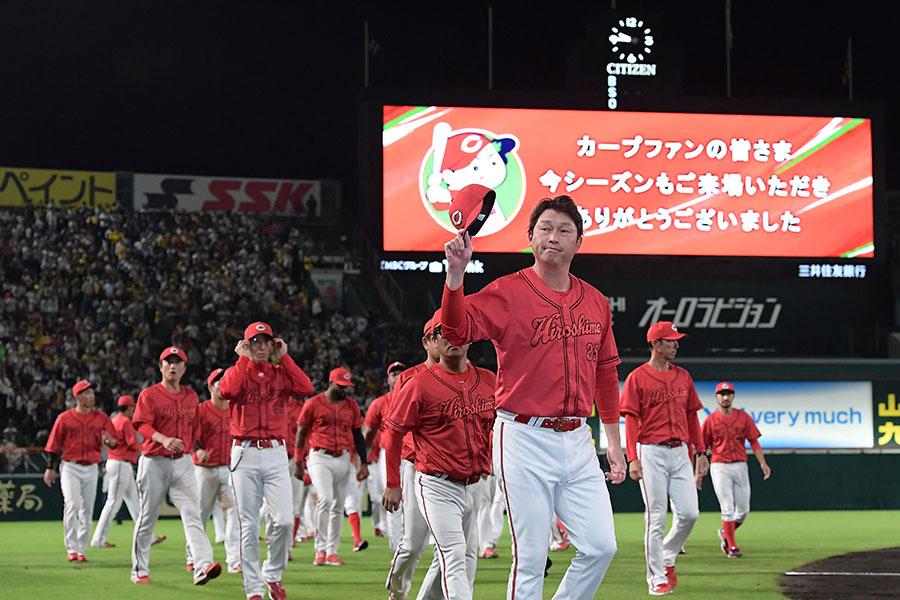 広島が新ユニフォームを発表【写真:産経新聞社】