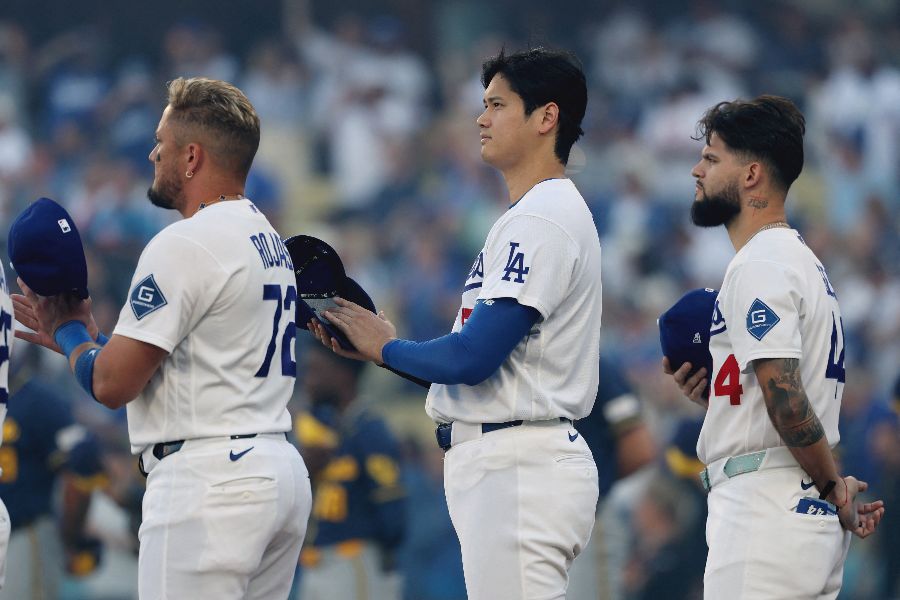 ドジャースの大谷翔平(中央)【写真:ロイター】