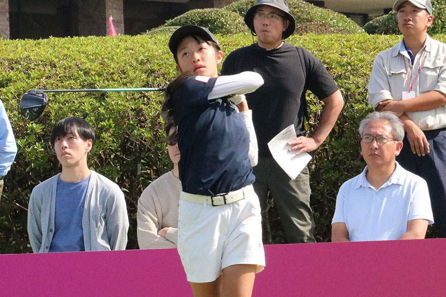 10番パー5で第1打を放った直後の木下陽菜子【写真:柳田通斉】