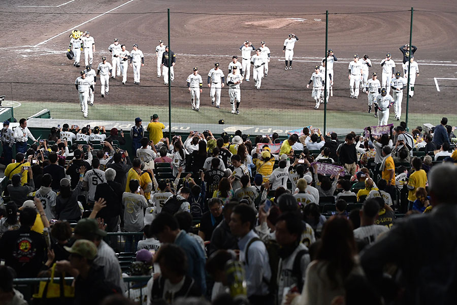 甲子園でDeNAに3連敗を喫した阪神【写真:産経新聞社】