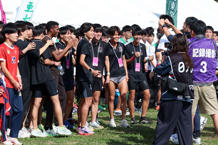 本戦切符には届かなかったが武蔵野学院大の選手たちは笑顔を見せた【写真：加治屋友輝】