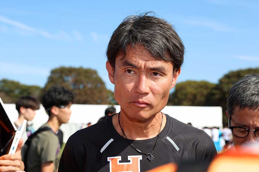 箱根駅伝予選会を10位通過位した法大・坪田監督【写真：加治屋友輝】