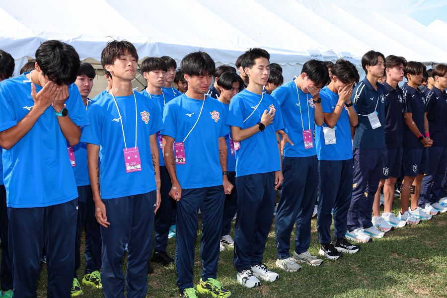 本大会出場権を獲得し涙を流した日体大の選手たち【写真：加治屋友輝】