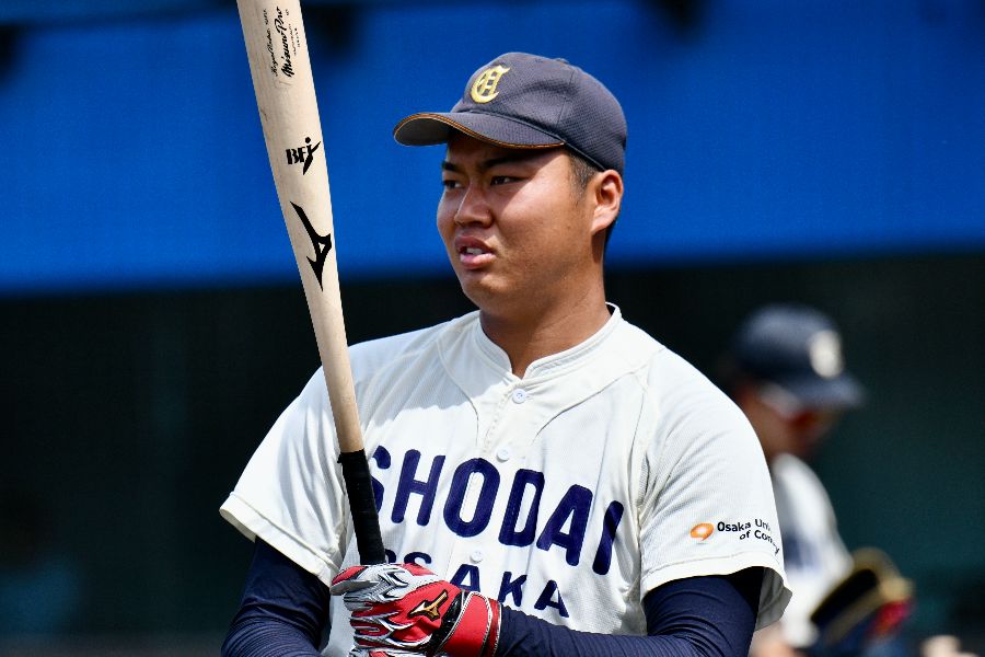 3年前は指名漏れした真鍋、大商大に進み強打に磨きをかけている【写真:羽鳥慶太】