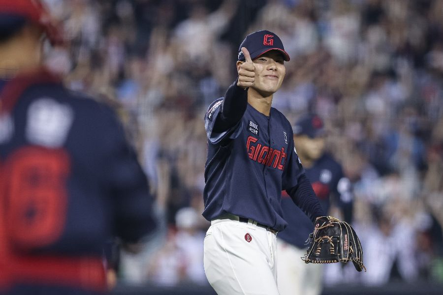 クローザーとして試合を締めくくる飯村【写真:ロッテジャイアンツ提供】