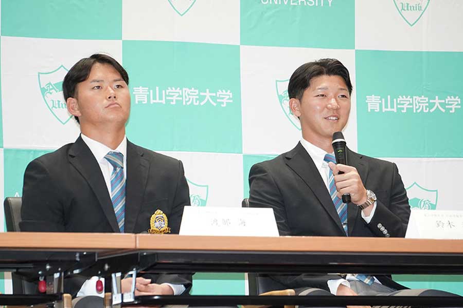 そろって1位指名を受けて会見を行った渡部海（左）と鈴木泰成【写真：澤田直人】