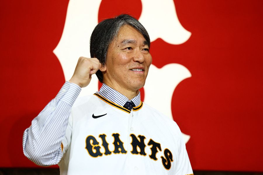会見を行った松井秀喜氏【写真：ロイター】
