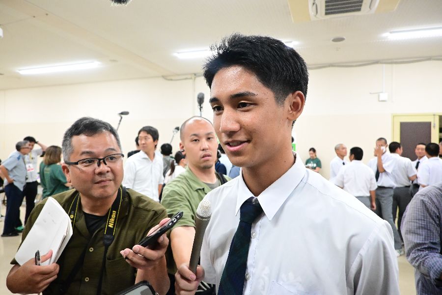 沖縄尚学で末吉とともに二枚看板を張った新垣有絃【写真:長嶺真輝】