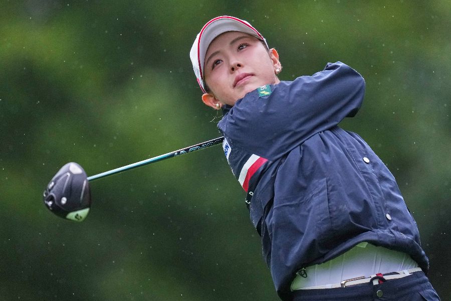 BMW女子選手権で首位争いをしている吉田優利【写真:AP/アフロ】
