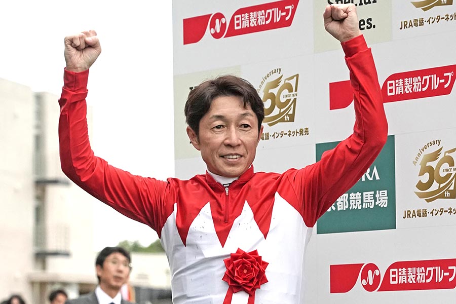 菊花賞最多の6勝目を挙げた武豊【写真:産経新聞社】