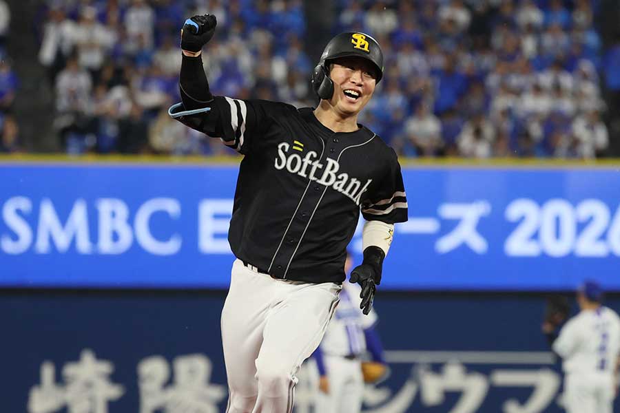DeNA戦で決勝ソロを放ったソフトバンクの川村友斗【写真：産経新聞社】