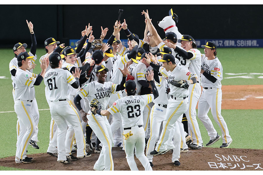 日本シリーズを制したソフトバンクナイン【写真:産経新聞社】