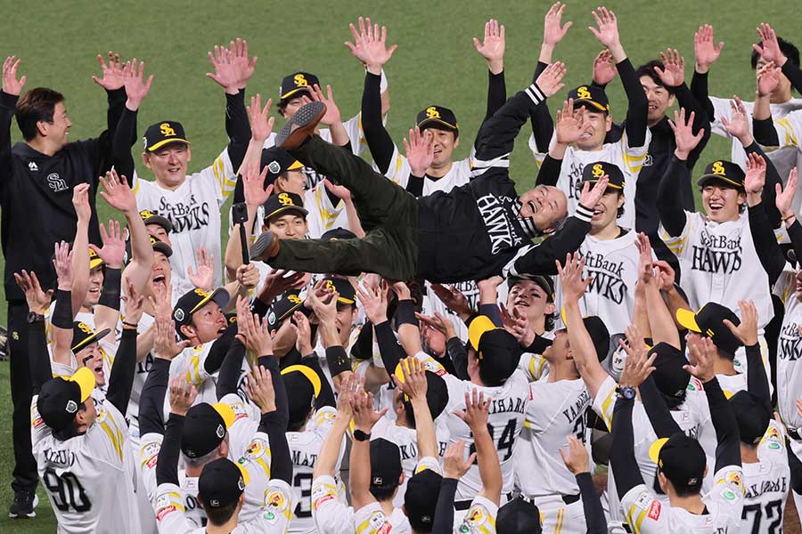 日本シリーズを制したソフトバンクナイン【写真：産経新聞社】
