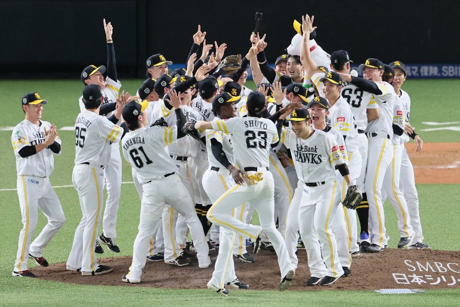 日本シリーズで優勝したソフトバンク【写真:産経新聞社】