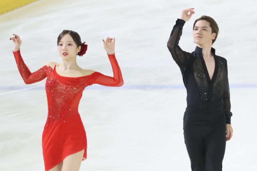 東日本選手権で公式戦デビューした本田真凜と宇野昌磨【写真:山口比佐夫】