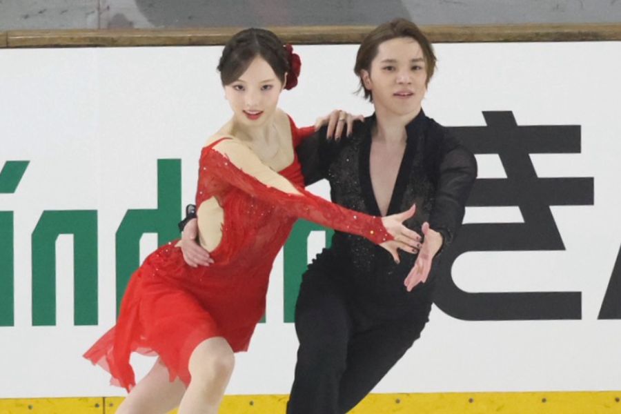 東日本選手権で公式戦デビューした本田真凜、宇野昌磨組【写真:山口比佐夫】