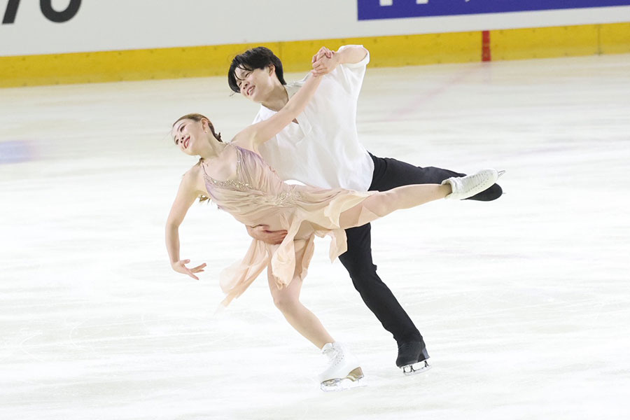東日本選手権に出場した紀平梨花、西山真瑚組【写真:山口比佐夫】